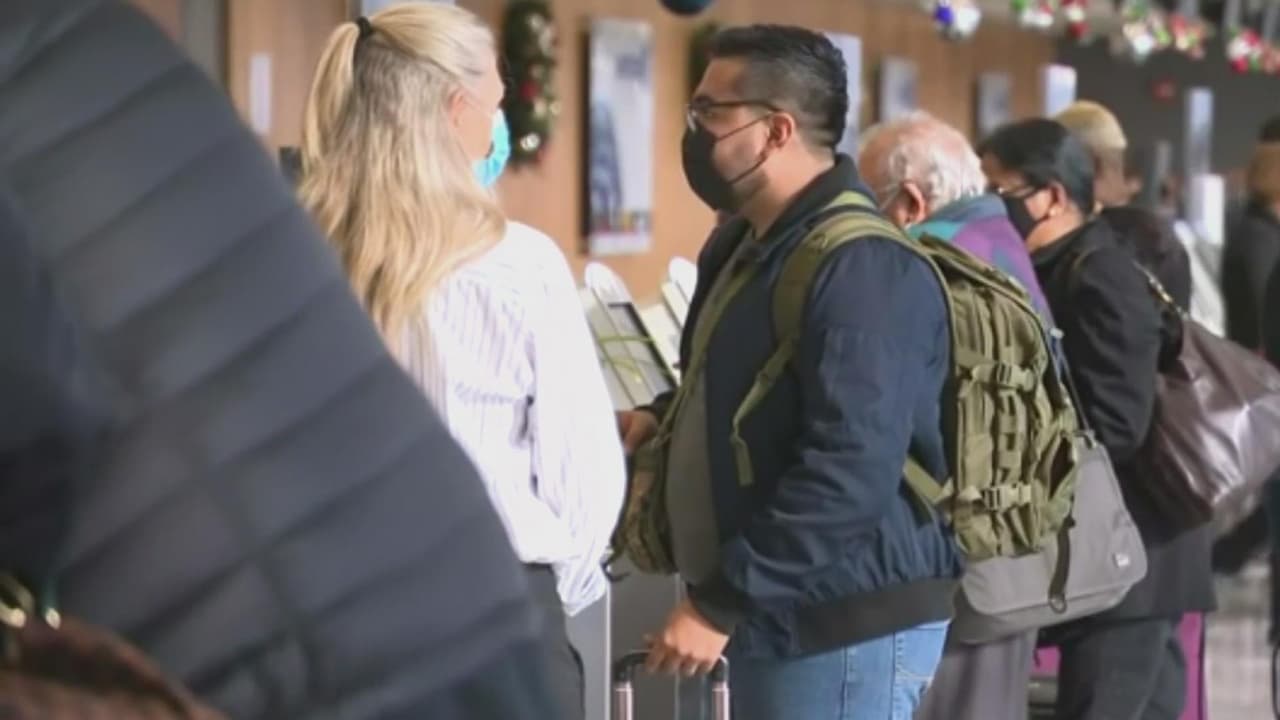 Autoridades del Aeropuerto de San Antonio determinan seguir con el uso obligatorio de cubrebocas