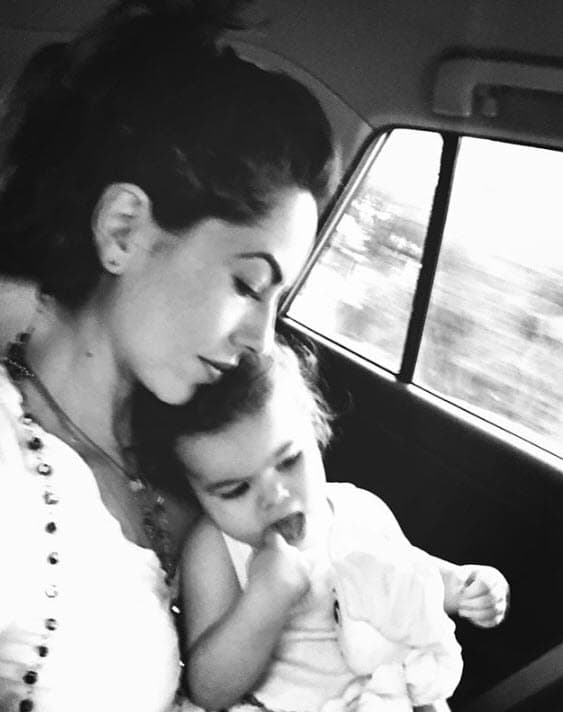 La modelo también dijo que casi no ven a la actriz: “Tenemos más contacto con el abuelo, con la abuela no mucho. El abuelo me ayuda cuando yo necesito, siempre me ayuda”.
<br>