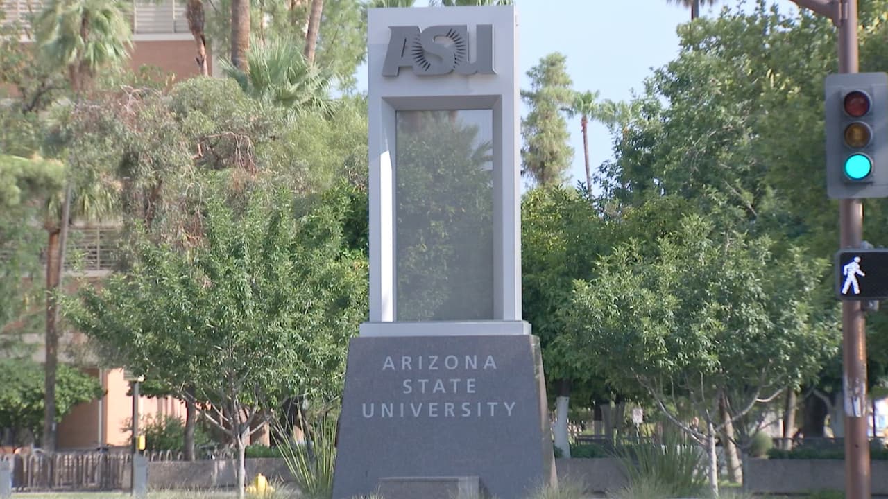 La Universidad Estatal de Arizona (ASU) ocupa el puesto #117 en el listado nacional de universidades. El listado de las Top 10 lo encabeza la Universidad de Princeton que mantuvo su lugar como la universidad mejor clasificada del país debido en parte a una proporción de estudiantes por docente de solo cuatro estudiantes por cada miembro de la facultad, así como a una fuerte tasa de retención de estudiantes. Las universidades en el top 10 tienen en común que es muy difícil ingresar, la mayoría de los estudiantes admitidos cuentan con sólidos registros de la escuela secundaria y altos puntajes en las pruebas estandarizadas.