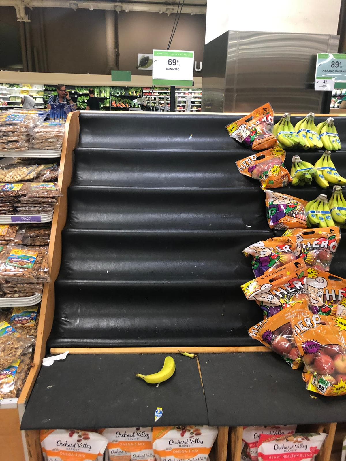 Muchas personas en el condado Miami-Dade y Broward han optado por enviar a las Bahamas los excesos de alimentos y los enlatados que compraron, para ayudar a las víctimas de las islas.