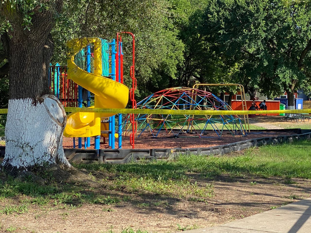 La niña fue llevada al Centro Médico Infantil en condición estable, y las cuatro mujeres fueron hospitalizadas con lesiones que no ponen en peligro sus vidas.
<br>