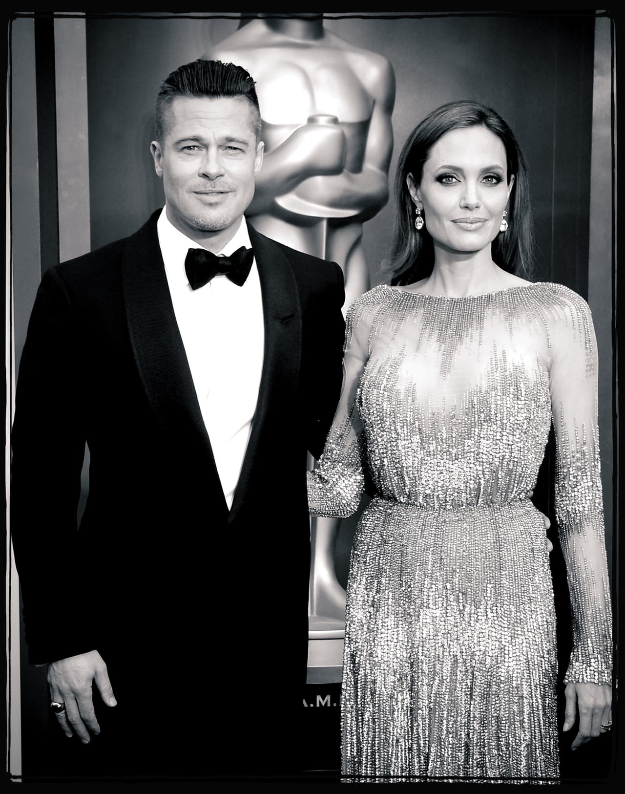 Ese mismo año, la pareja haría su última aparición en la alfombra roja de los Premios de la Academia. Esta foto en blanco y negro inmortaliza el último momento de esta pareja en la emblemática ceremonia de la que tantas veces fueron protagonistas.
