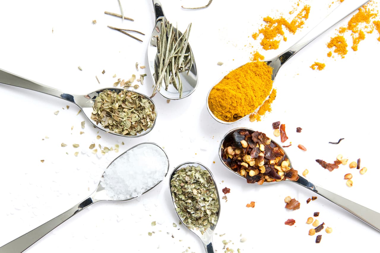 Sigue estos tips, y aprende a utilizar distintas hierbas y especias, para obtener resultados ¡deliciosos!