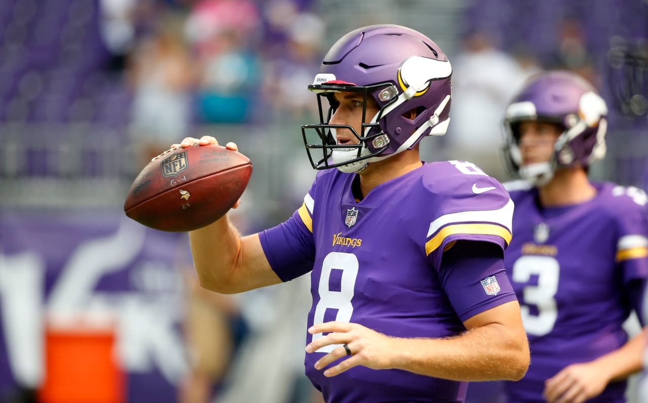 7) 
<b>Kirk Cousins, Minnesota Vikings</b>. Viene de tres años seguidos de más de 4 mil yardas, llega a un equipo de talento redondeado en todas sus líneas. Su salario es de lo mejor y se espera mucho de él.