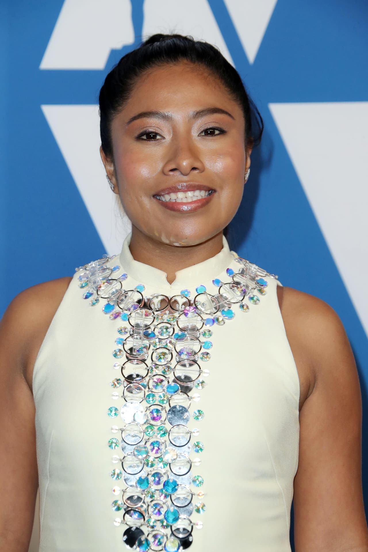 Antes de la fama y los reflectores, Yalitza Aparicio trabajó muy duro para cumplir con su objetivo: convertirse en maestra de Educación inicial, logro que conquistó gracias a su pasión y sacrificios, pues incluso tuvo que trabajar como recepcionista de un hotel por las noches.