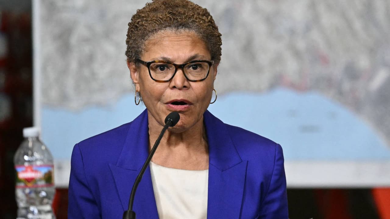 Alcaldesa de Los Ángeles aceptaría una reducción de salario para ajustar el déficit presupuestario