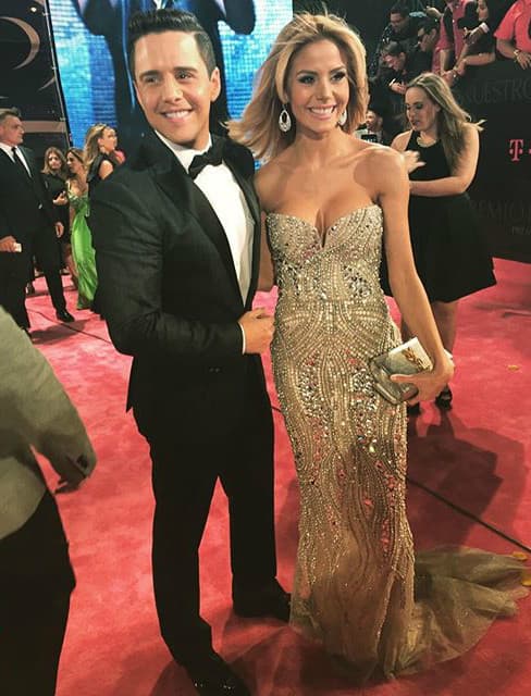 ¡Guapísimos! Los hermanitos Chabán llegaron a deslumbrar en la Alfombra Roja.