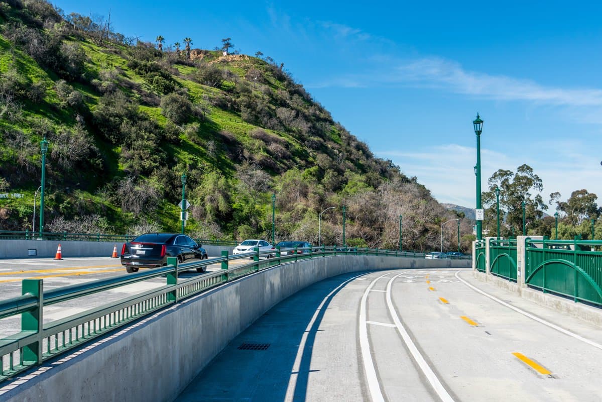 Carriles que conectan con la ruta ciclista del río Los Ángeles.