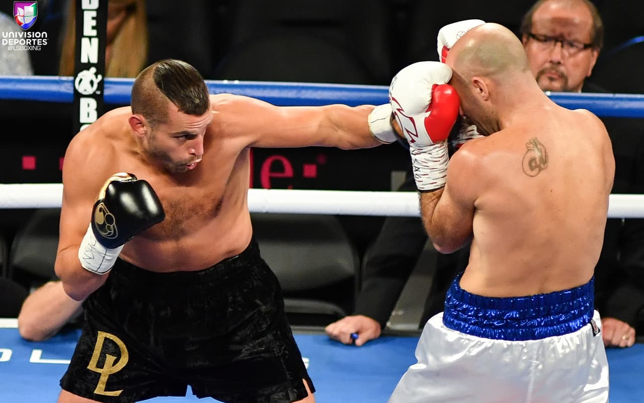 El canadiense fue midiendo y sintiendo al irlandés con base en los jabs y así fue que se abrió paso poco a poco en el primer asalto.