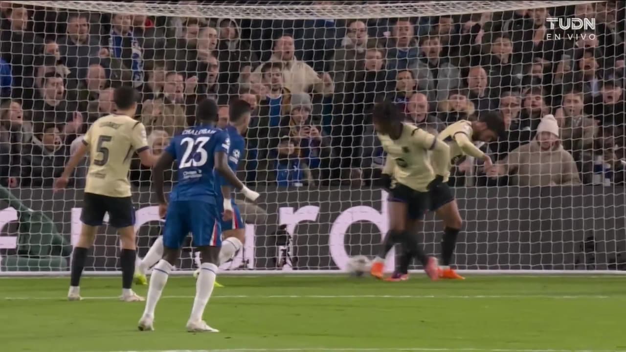 ¡Autogolazo de Jules Koundé! ¡Chelsea se adelanta en el marcador!