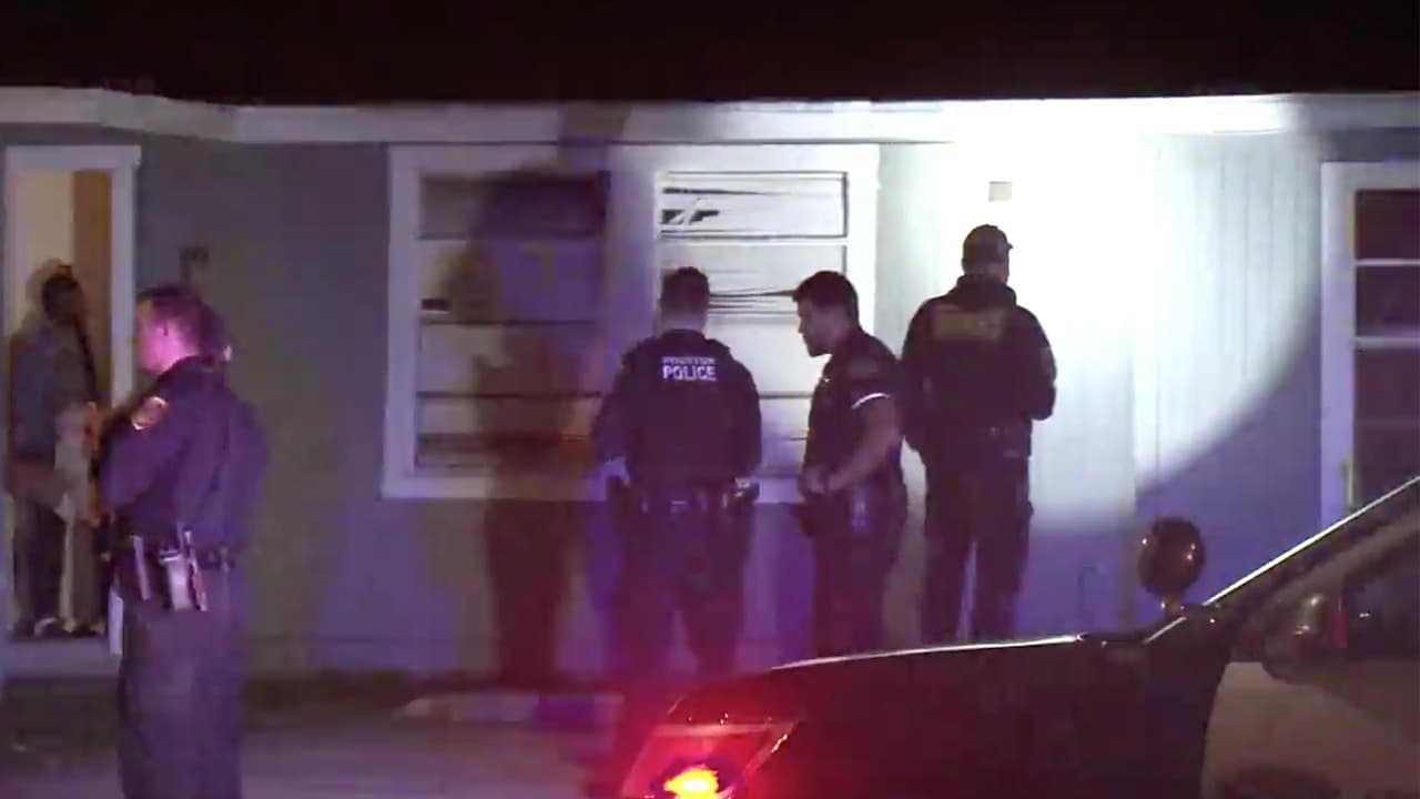 Tirotean una casa con mujeres y niños adentro al sureste de Houston 