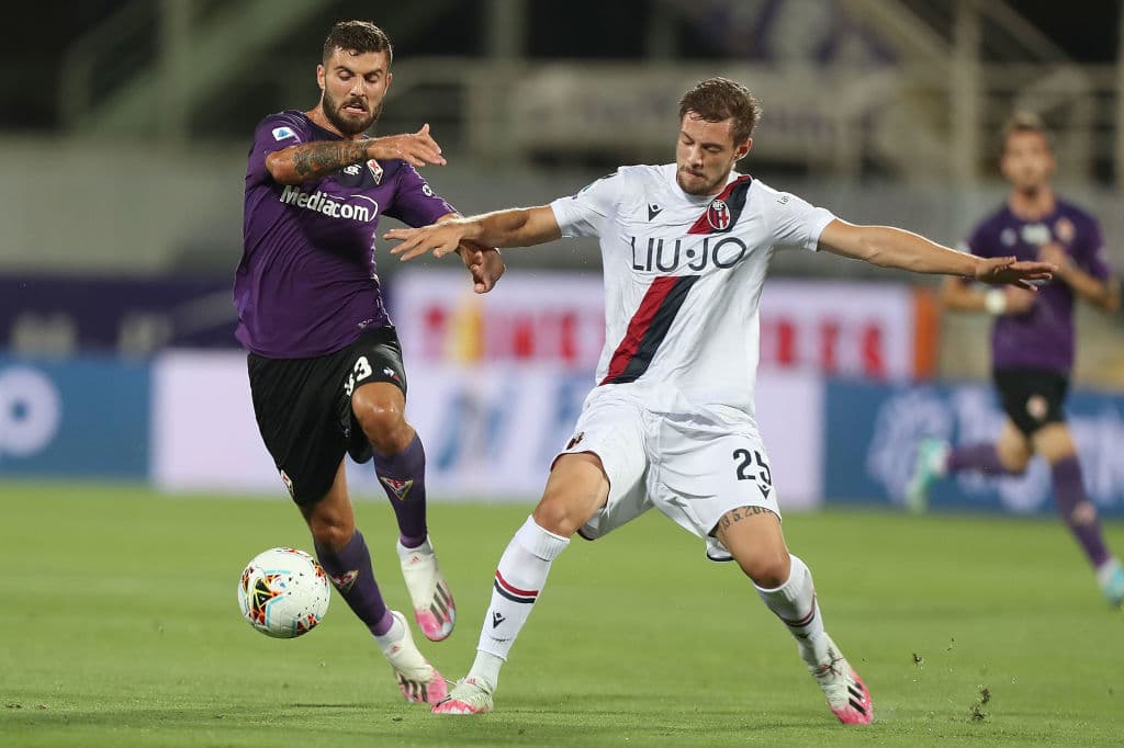 Con resultados de Hellas Verona 3-0 SPAL, Lazio 2-0 Brescia, Sampsoria 1-4 Milán, Sassuolo 5-0 Genoa, Udinese 1-2 Lecce, Fiorentina 4-0 Bologna y Torino 2-3 Roma, la penúltima jornada del futbol italiano.