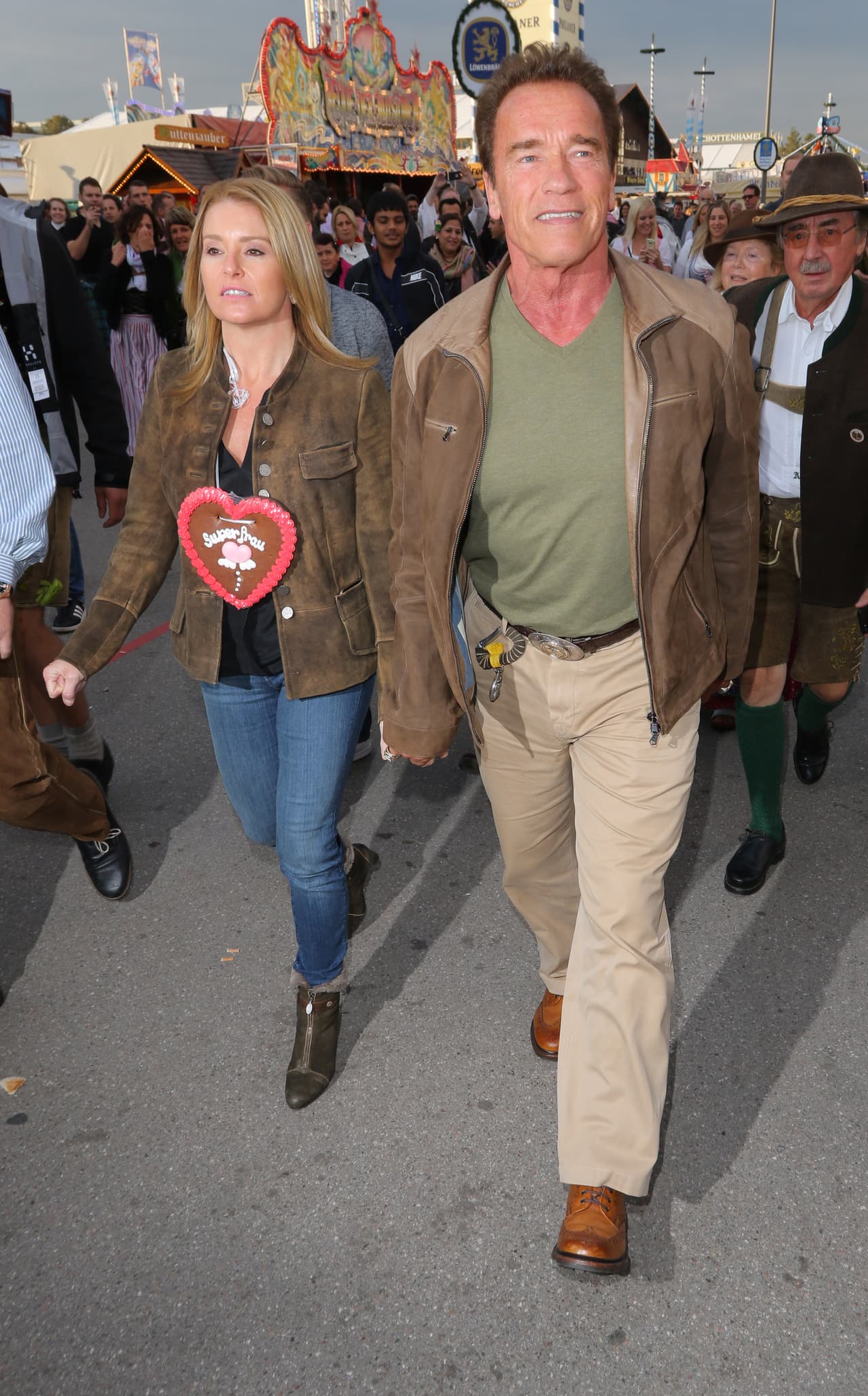 Arnold Schwarzenegger llevó a su novia a disfrutar del Oktoberfest.