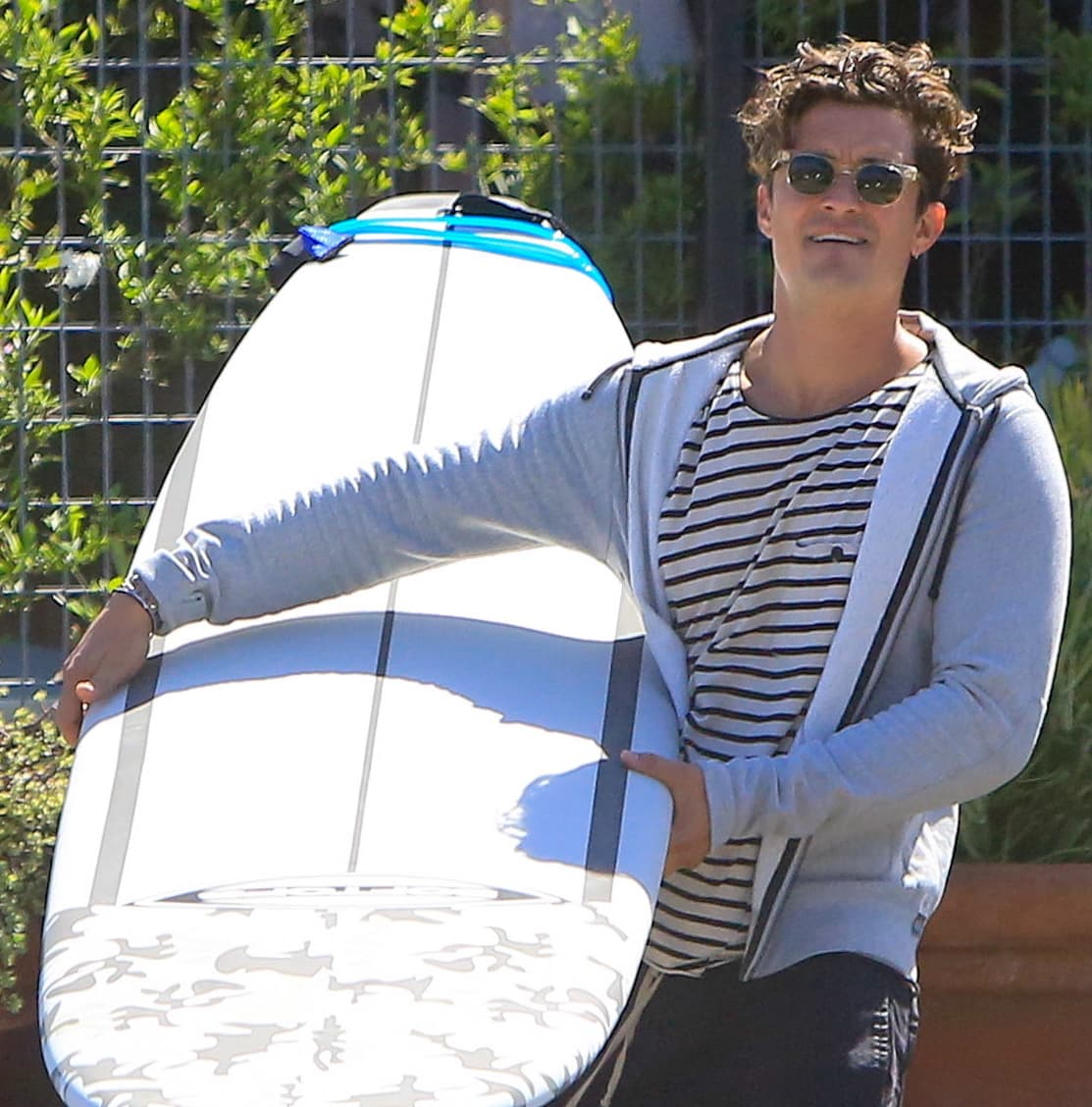 Orlando Bloom con nuevo juguetito: una tabla de surf.