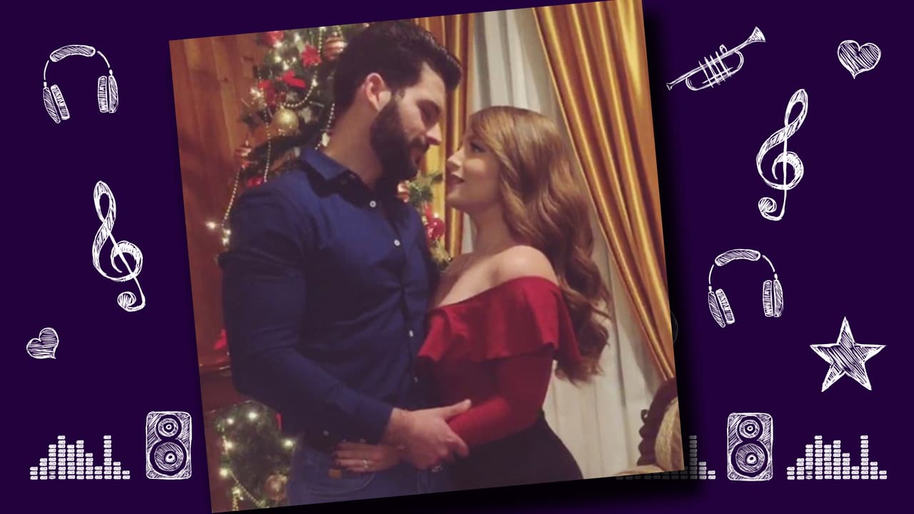 Adrián y Sandra se conocieron durante las grabaciones de la telenovela Rosario en 2013. El actor participó en el reality Protagonistas y es todo un galán. La relación de ambos es como todo un cuento de hadas. Ambos disfrutan compartir con la familia, practicar deportes extremos y mantenerse en forma. Adrián apoya 100 por ciento a Sandra en esta nueva aventura musical. Esta parejita y nos encanta y esperamos duren mucho tiempo.