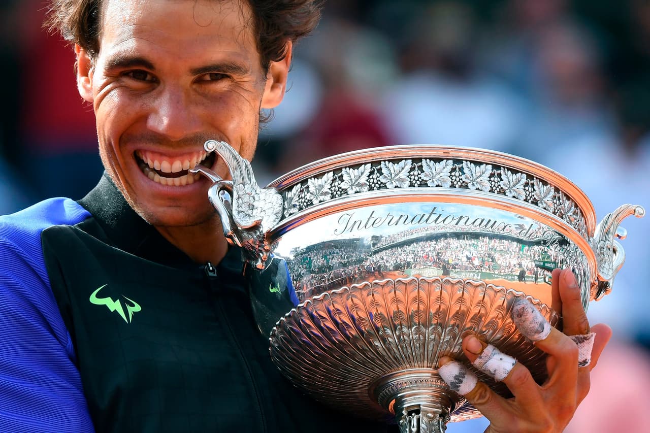 Rafael Nadal regresó a lo más alto del tenis mundial. El manacorí logró los títulos de Roland Garros y el US Open para sumar 16 Grand Slams en su carrera y terminó el año en lo más alto de la ATP.