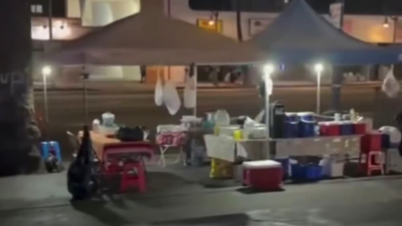 Puestos de comida vacíos y zozobra en Canoga Park tras operativos de ICE: reportan varios arrestos