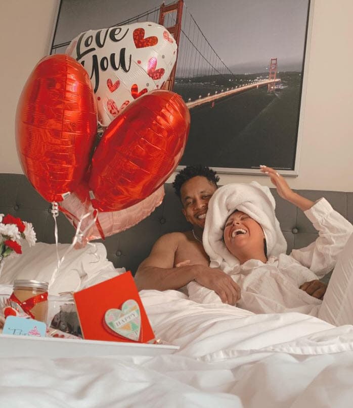 "Mi cómplice número uno Darwin Cipion, gracias por siempre estar allí para todas mis loqueras, prepárate que 
<b><a href="https://www.univision.com/famosos/el-sentido-mensaje-de-ana-patricia-por-la-impactante-muerte-de-daniela-rodriguez-con-29-anos-video">si Dios permite nos queda una vida llena de aventuras</a></b>".
<br>