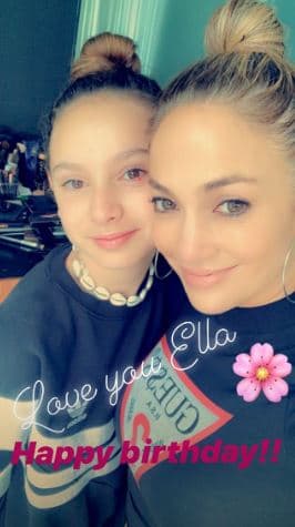 También incluyó una postal junto a la pequeña: "Te amo Ella", se lee en la imagen.