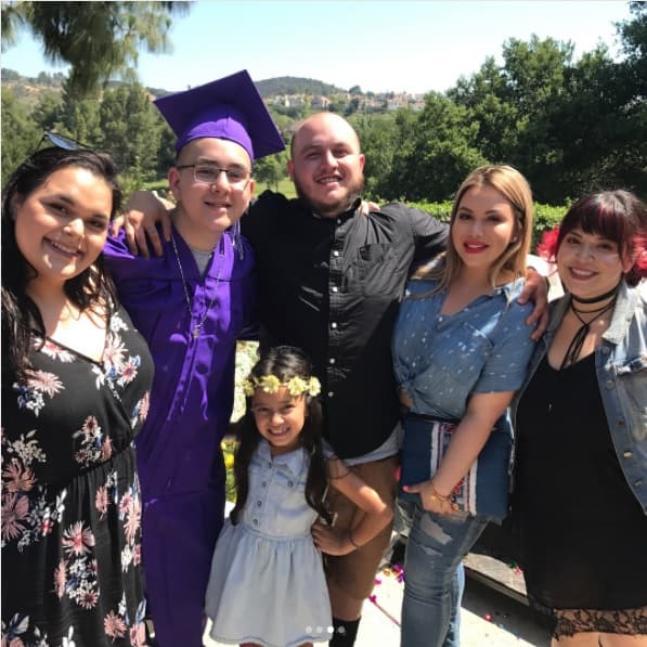 Contra viento y marea, pero siempre con el apoyo de sus hermanos, Johnny ha demostrado que se puede salir adelante.