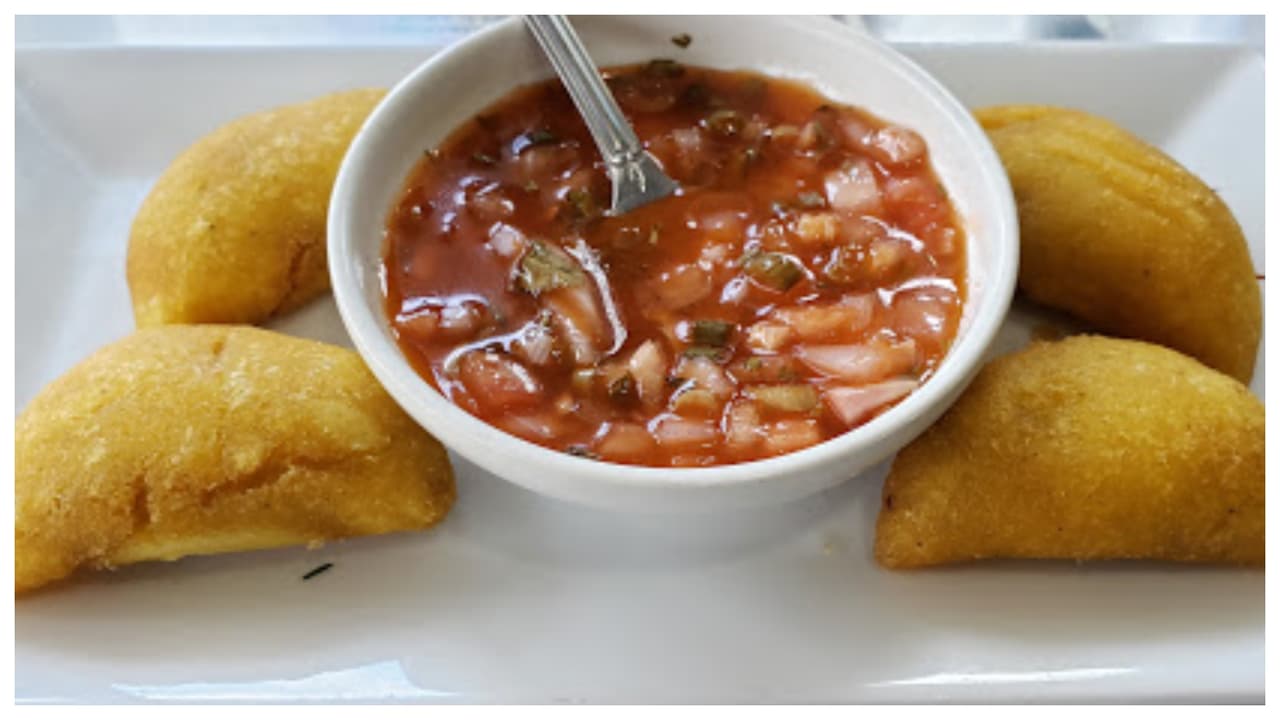 Las mejores empanadas de NYC:
<a href="https://www.facebook.com/ecuadorianfood1/">Ecuadorian Food Restaurant</a>
<br>