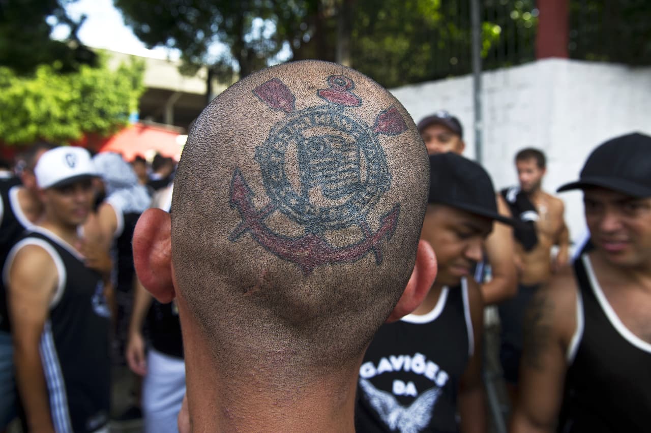 Los fanáticos en el mundo quisieron rendir un homenaje a sus países, equipos o jugadores favoritos por medio de tatuajes. Algunos más grandes y coloridos, con rostros de las figuras y escudos representativos son una muestra del cariño que alrededor del mundo expresan los hinchas del fútbol.