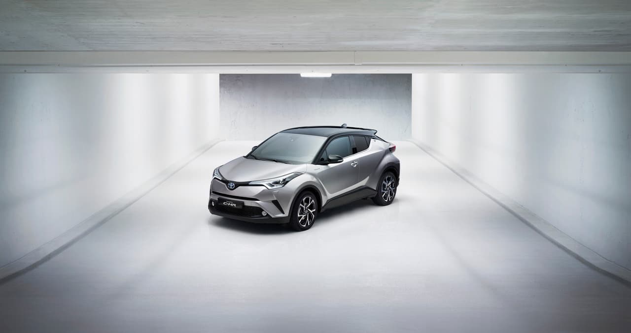 C-HR hereda muchas de las características de prototipos que fueron presentados al público en otros eventos europeos como el Salón de París en 2014, así como en el Auto Show de Frankfurt 2015