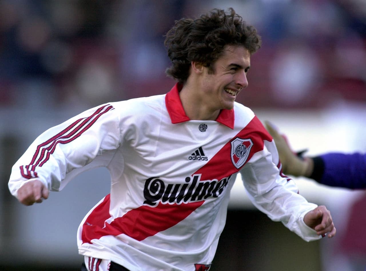 <b>Pablo Aimar (River Plate) - </b>Fue en el año 2000 cuando el 'Payasito' salió de Nuñez para jugar con el Valencia en España. Fue pieza fundamental del equipo Chè en la consecución de las Ligas en el 2002 y 2004, además de la Copa de la UEFA. Luego pasó al Zaragoza y Benfica. Fueron 9 trofeos los que logró en Europa.