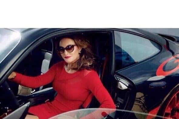 Una en vestido rojo.