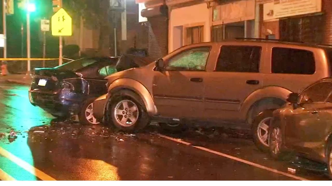 Hombre de 21 años muere luego de recibir un balazo y estrellarse con otro automóvil en East Mount Airy  