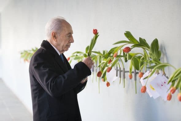 Shimon  Peres