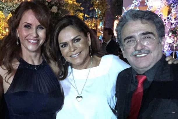 En este informaron que ninguno de los hablaría sobre los detalles de su divorcios, sólo que lo habían hecho en los mejores términos.