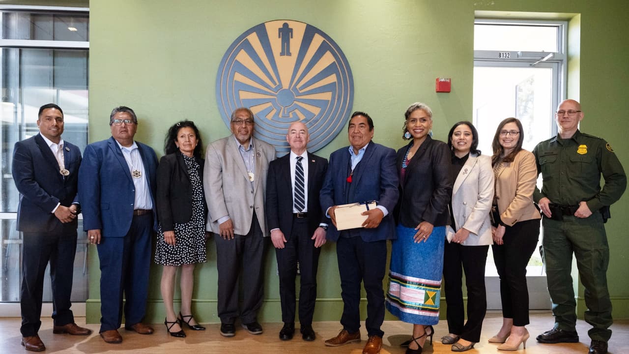 Así fue la visita del Secretario de Seguridad Nacional, Alejandro Mayorkas, al sur de Arizona