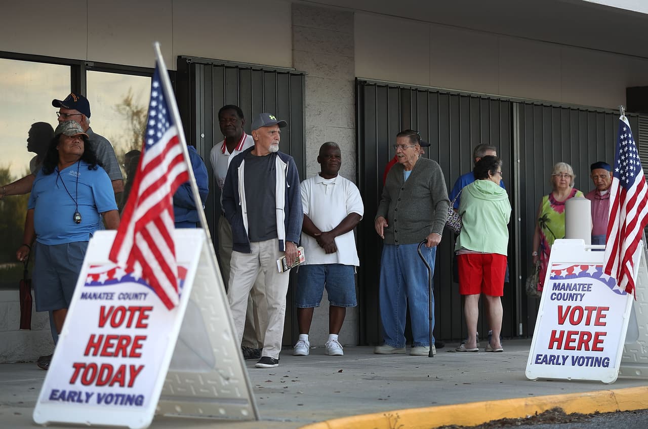 Otro centro de votación activo para el voto temprano, en Brandenton, en la costa del golfo de Florida.