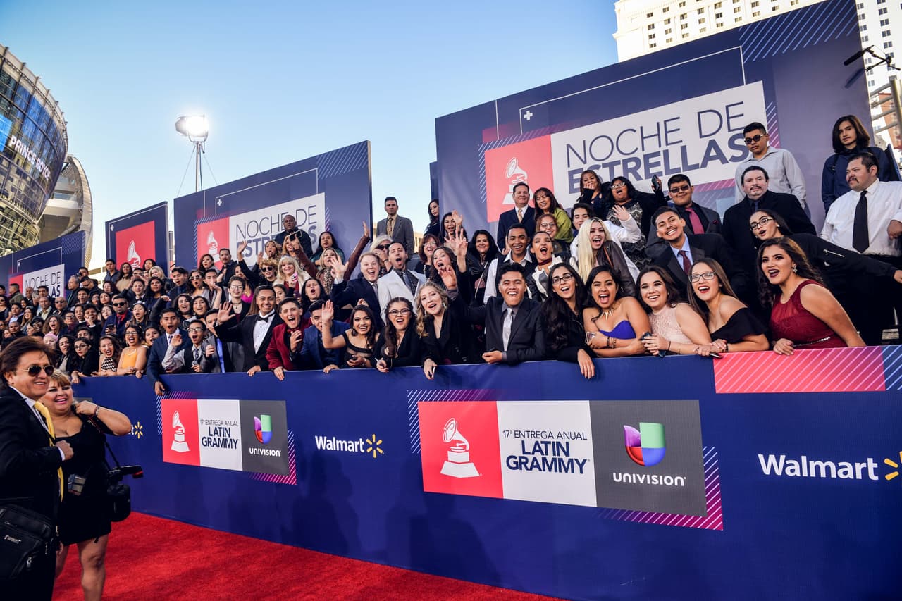 ¡El público encantado de estar en la noche de estrellas!