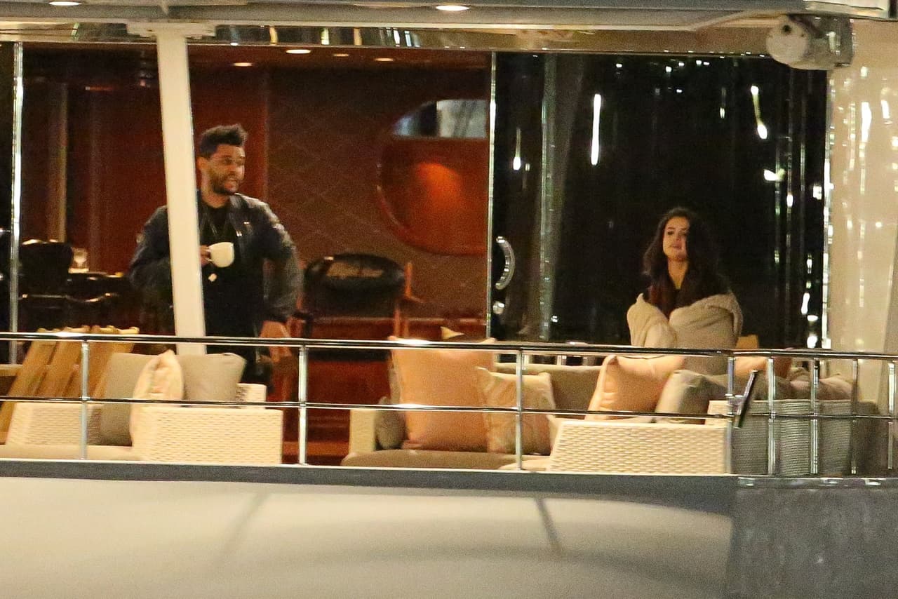 Selena Gomez y The Weeknd tuvieron una noche romántica en un yate para celebrar el Día de San Valentín.