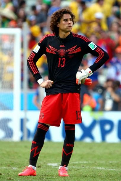Mientras que Guillermo Ochoa, que brindó grandes papeles en los juegos ante Brasil y Holanda en el Mundial, sigue sin fichar con algún club.