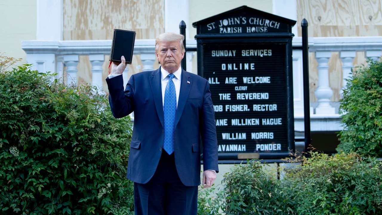 Trump dice que no hubo represión en la Casa Blanca durante su discurso, pero esta cronología lo pone en evidencia