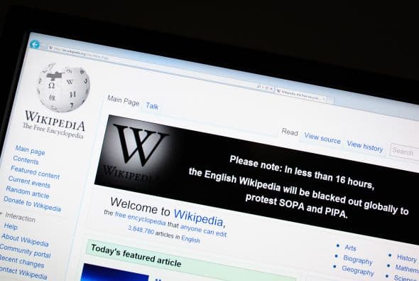 El portal Wikipedia en su versión en español iniciaba, hasta la fecha es uno de los portales de información más utilizado por los usuarios.