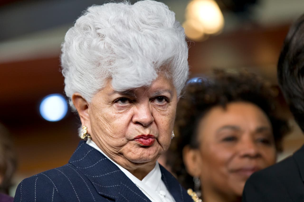 La demócrata del distrito 34,
<b>Grace Napolitano</b>, dijo que "el presidente Trump nuevamente violó su juramento constitucional. Es una amenaza grave a nuestra seguridad nacional, nuestra democracia y nuestro país."
