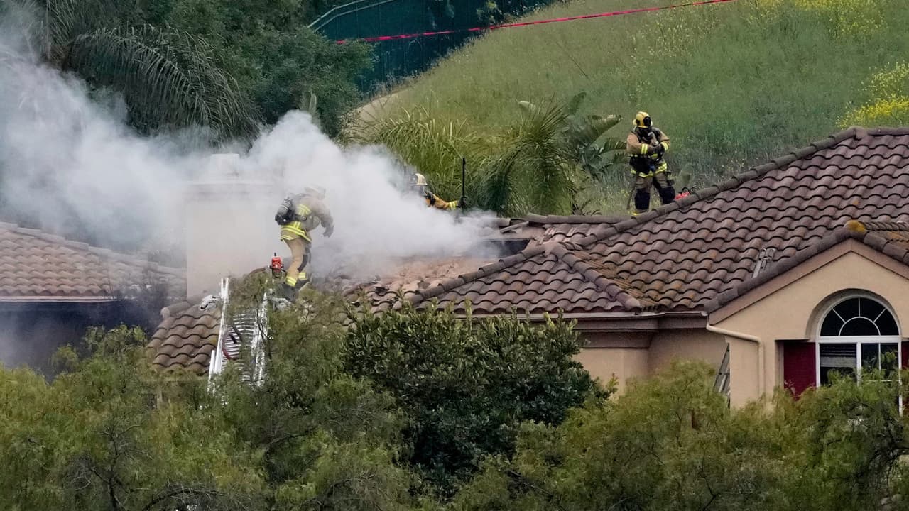 Tres muertes al estrellarse una avioneta en Simi Valley