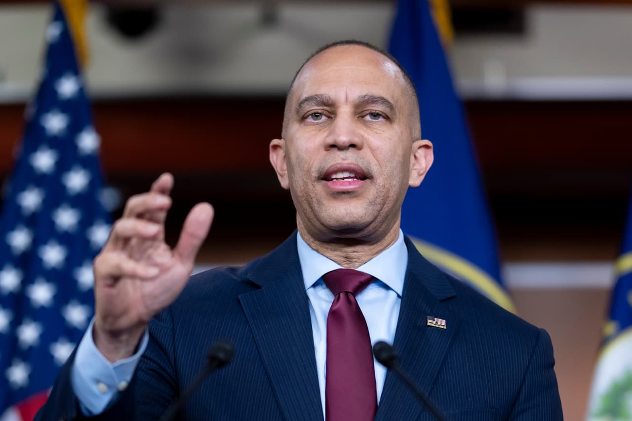Hakeem Jeffries, líder de la minoría de la Cámara de Representantes por Nueva York.
