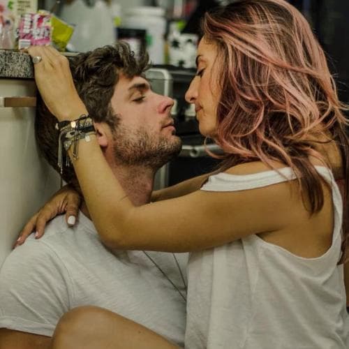 El 14 de agosto del mismo año, día en que Marimar Vega cumplió 36 años, hicieron oficial su romance compartiendo una fotografía en Instagram.