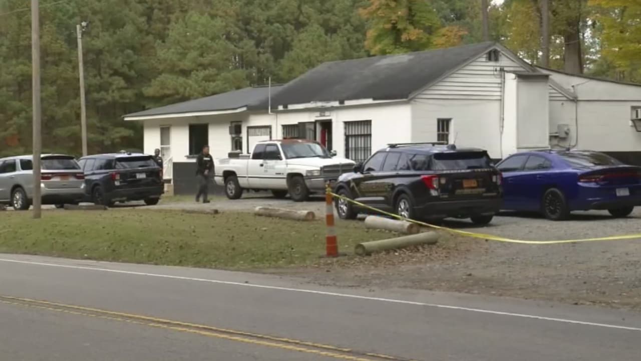 Hallan muerto a hispano de 28 años afuera de un negocio en Durham, tenía una herida de bala