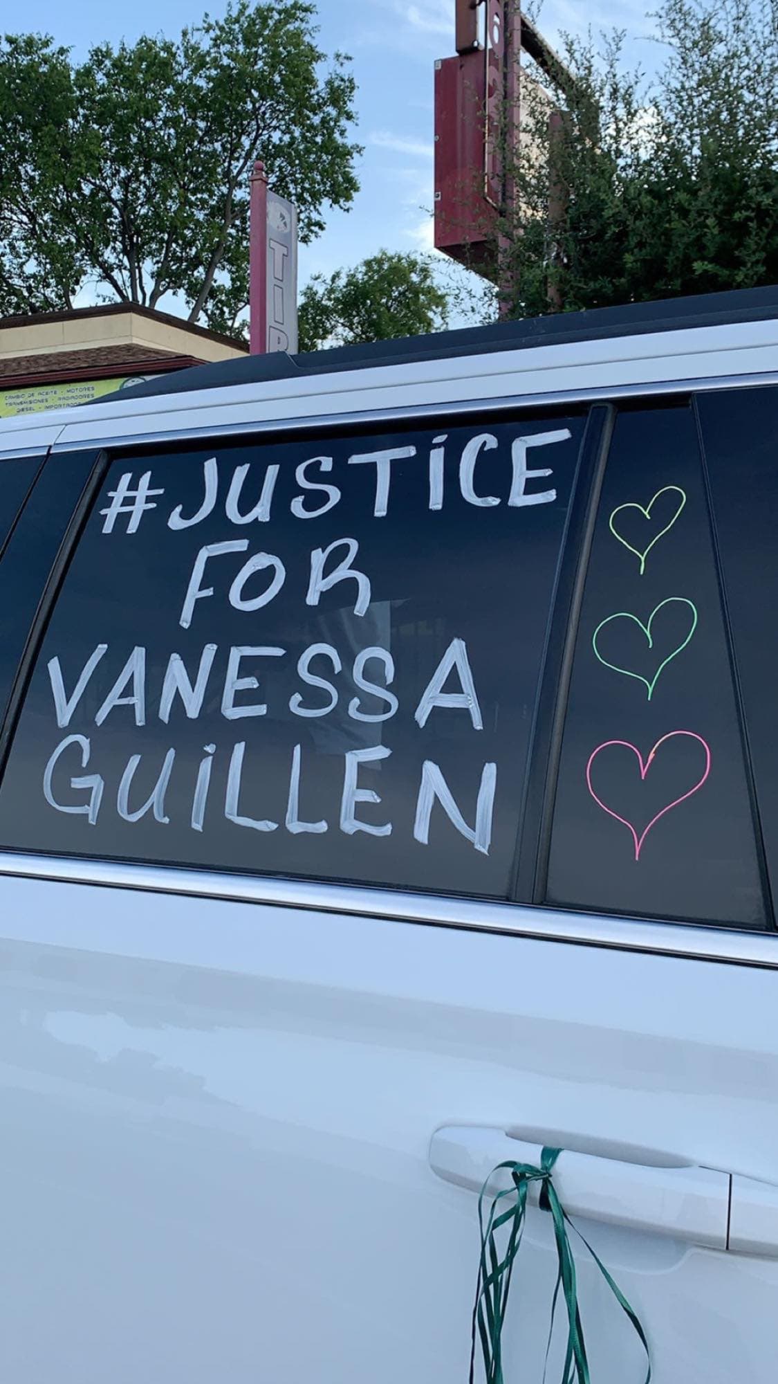 Desde que se confirmó la muerte de la joven, varias personas en todo el país se han unido en muestras de apoyo para la joven y su familia.
<br>