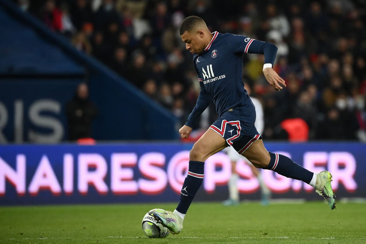 El PSG goleó al Lorient gracias a los dobletes de Neymar y Mbappé, así como otro tanto de Messi.