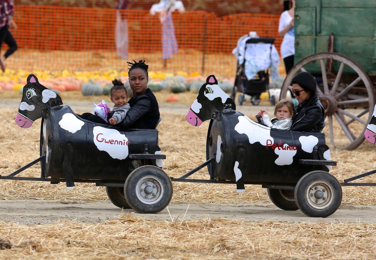 Después se relajó y disfrutó de la compañía de sus primos Pe y Mason.