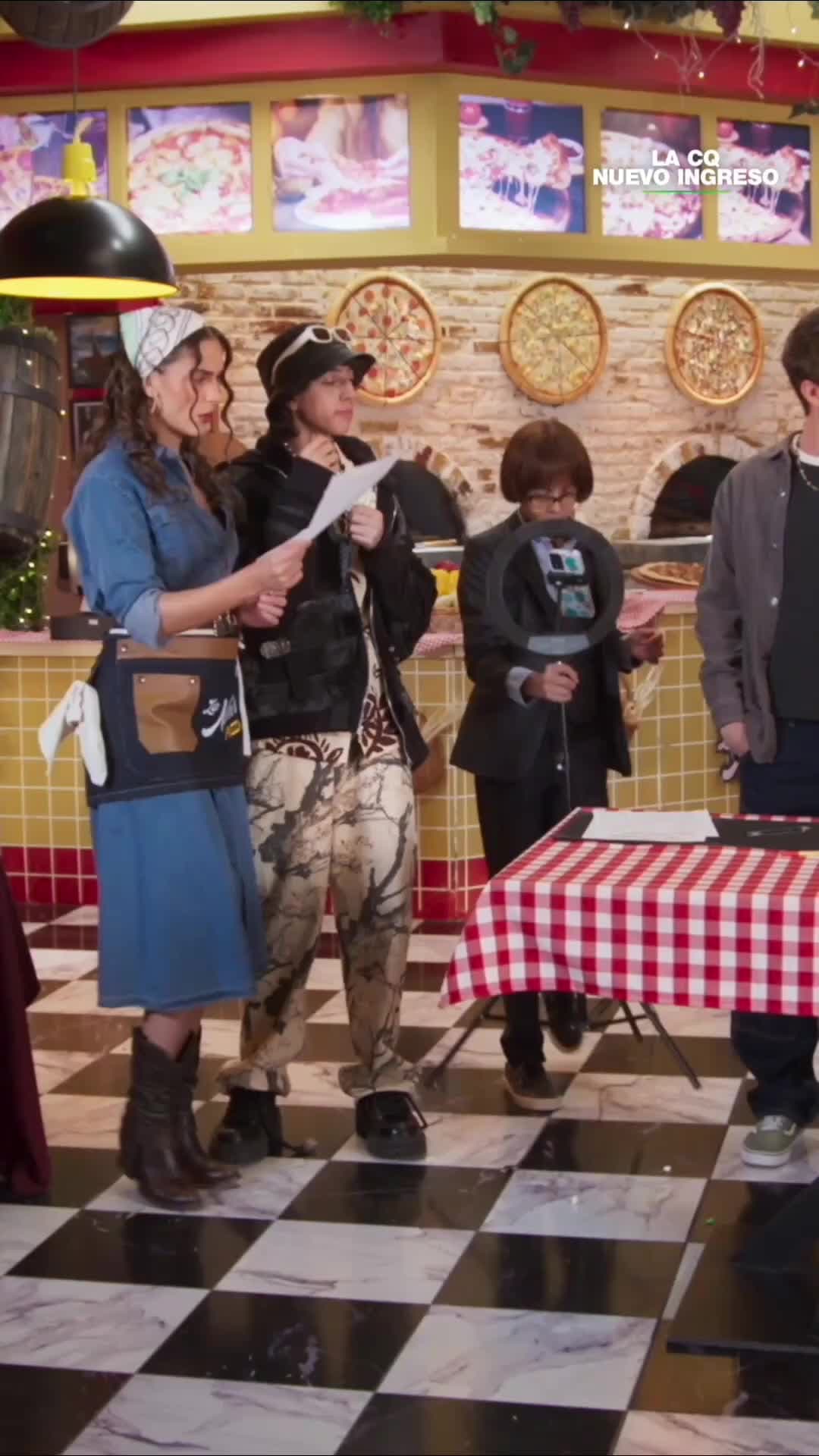 Roque se CONMUEVE con el PIZZATON y se le salen las de COCODRILO