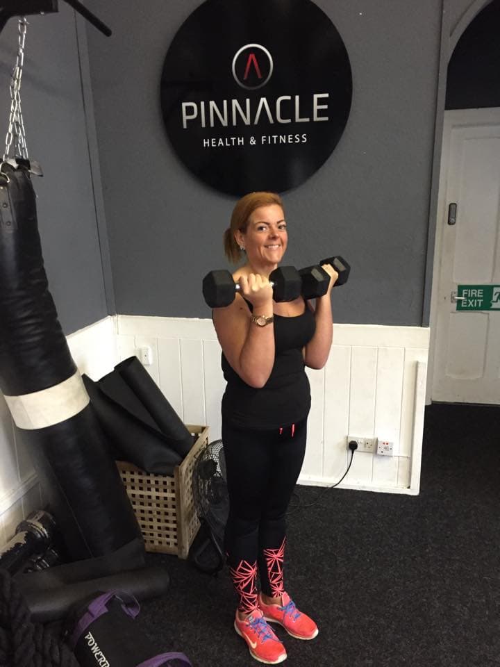 Además, comenzó a hacer pesas para tonificar sus músculos y olvidarse por siempre de esos kilitos de más.