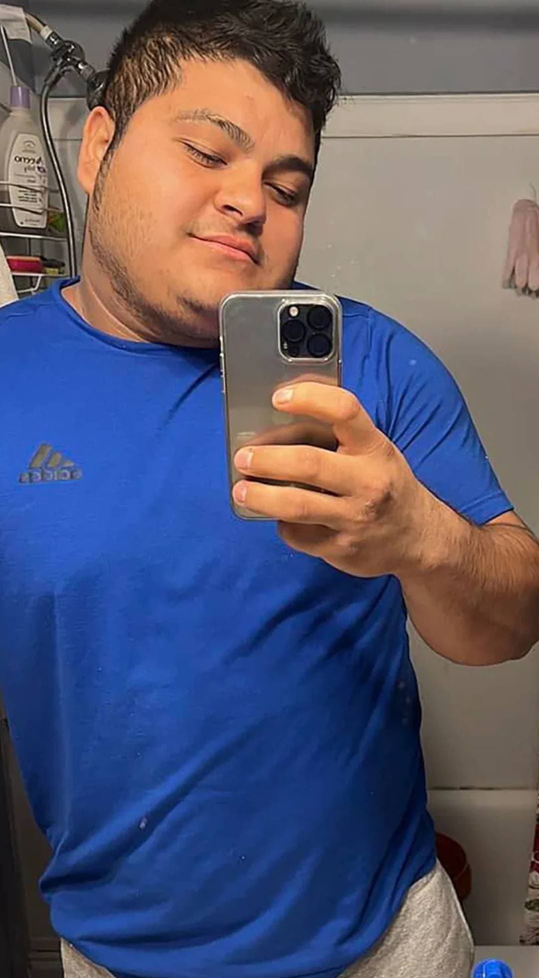 Dorlian Castillo no estaba casado ni tenía hijos. Tenía una vida por delante, misma que ocupaba en el trabajo duro para poder ayudar a su madre, según dijo a 
<i>CNN</i> Marlon Castillo.